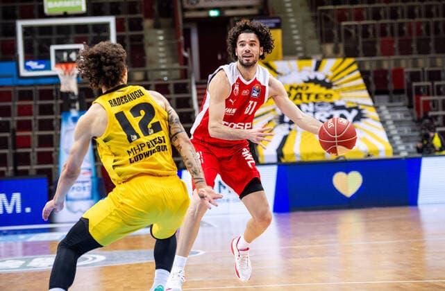 Michele Vitali (Brose Bamberg 31) ; Jonah Radebaugh (MHP RIESEN Ludwigsburg 12) ; 1. Basketball Bundesliga easyCredit BBL: MHP RIESEN Ludwigsburg - Brose Bamberg am 21.05.2021 in Ludwigsburg (MHPArena), Baden-Wuerttemberg, Deutschland Ludwigsburg. 21.05.21 Basketball , 21.05.2021, Ludwigsburg (Deutschland)