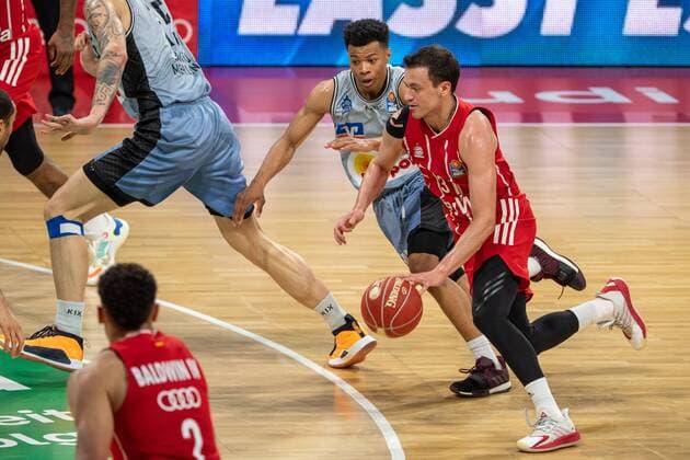 Trae Bell-Haynes 2 (Hakro Merlins Crailsheim), Zan Mark Sisko 31 (FC Bayern), FC Bayern Basketball vs. HAKRO Merlins Crailsheim, BBL-Playoffs, Viertelfinale, 21.05.2021 Muenchen Bayern Deutschland