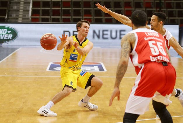 Ludwigsburg , Basketball easyCredit BBL Bundesliga ,Viertelfinale Spiel 2, MHP RIESEN Ludwigsburg vs. Brose Bamberg , Jordan Hulls ( Riesen )