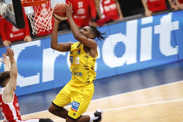 21.05.2021, Basketball, BBL 2020 2021, Viertelfinale, 2. Spieltag, MHP RIESEN Ludwigsburg - Brose Bamberg, GER, Ludwigsburg, MHPArena Bild: v. li. Copyright: HMBxMedia xHeikoxBecker