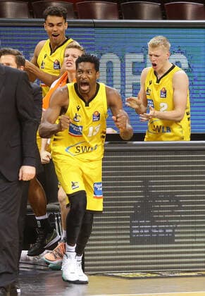 Ludwigsburg , Basketball easyCredit BBL Bundesliga ,Viertelfinale Spiel 2, MHP RIESEN Ludwigsburg vs. Brose Bamberg , Jubel Riesen , Yorman Polas Bartolo
