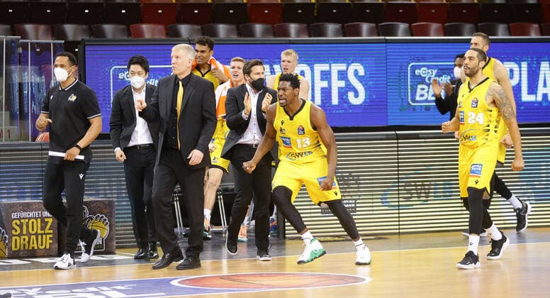Ludwigsburg , Basketball easyCredit BBL Bundesliga ,Viertelfinale Spiel 2, MHP RIESEN Ludwigsburg vs. Brose Bamberg , Jubel Riesen