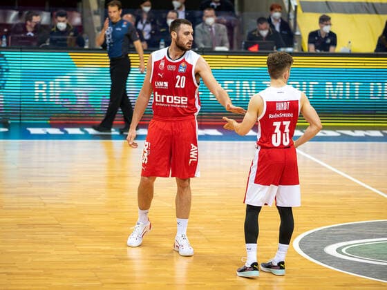 Chase Fieler (Brose Bamberg, 20), Bennet Hundt (Brose Bamberg, 33) , MHP Riesen Ludwigsburg vs. Brose Bamberg, Basketball, Bundesliga, Playoffs, Spiel 2, easycredit BBL, 21.05.2021, MHP Riesen Ludwigsburg vs. Brose Bamberg, Basketball, Bundesliga, Playoffs, Spiel 2, easycredit BBL, 21.05.2021 Ludwigsburg Copyright: xEibner-Pressefoto SaschaxWaltherx EP_swa