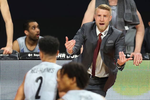 Cheftrainer Tuomas Iisalo (Crailsheim) gibt Anweisungen GER, FC Bayern Basketball vs. Hakro Merlins Crailsheim, Basketball, 1.Bundesliga, Playoffs 2020 2021, Viertelfinale Spiel 2, 21.05.2021, GER, FC Bayern Basketball vs. Hakro Merlins Crailsheim, Basketball, 1.Bundesliga, Playoffs 2020 2021, Viertelfinale Spiel 2, 21.05.2021, Muenchen Copyright: xEIBNER MarcelxEngelbrechtx EP_EER