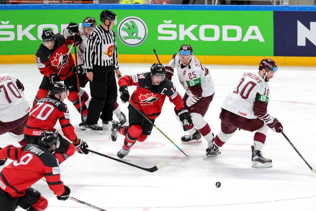 Faceoff win by team canada during World Championship, WM, Weltmeisterschaft 2021 - Canada vs Latvia, Ice hockey, Eishockey in Riga, Latvia, May 21 2021  Copyright: xLiveMedia AndreaxRex xIPAx xLiveMediax 0