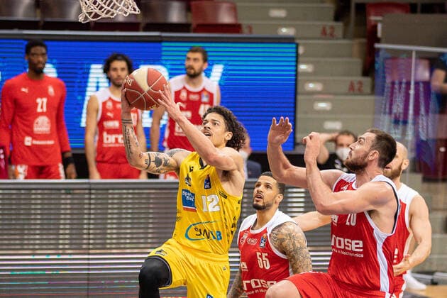 Jonah Radebaugh (MHP Riesen Ludwigsburg, 12), Chase Fieler (Brose Bamberg, 20), Tyler Larson (Brose Bamberg, 55), Alex Ruoff (Brose Bamberg, 07), MHP Riesen Ludwigsburg vs. Brose Bamberg, Basketball, Bundesliga, Playoffs, Spiel 2, easycredit BBL, 21.05.2021, MHP Riesen Ludwigsburg vs. Brose Bamberg, Basketball, Bundesliga, Playoffs, Spiel 2, easycredit BBL, 21.05.2021 Ludwigsburg Copyright: xEibner-Pressefoto SaschaxWaltherx EP_swa