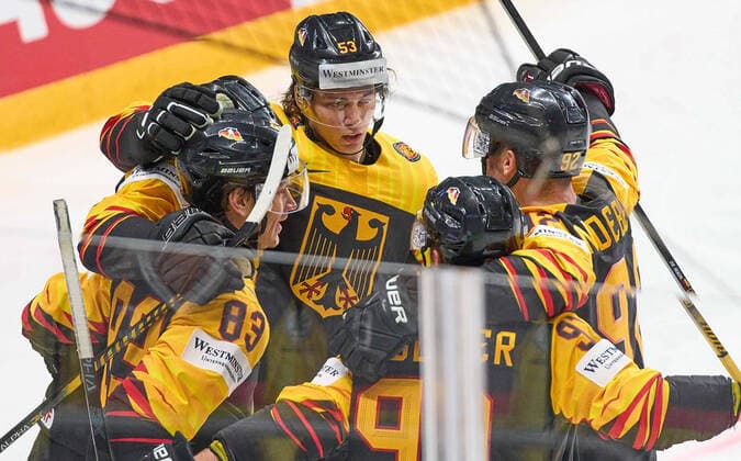 Bilder des Jahres 2021, Sport 05 Mai Sport Themen der Woche KW20 Sport Bilder des Tages Leonard Leo PFÖDERL, DEB 83 celebrates his goal, happy, laugh, celebration, 0-3, celebrates his goal, happy, laugh, celebration, NORWAY - GERMANY IIHF Ice hockey, Eishockey WORLD CHAMPIONSHIPS Group B in Riga, Latvia, Lettland, May 22, 2021, Season 2020 2021