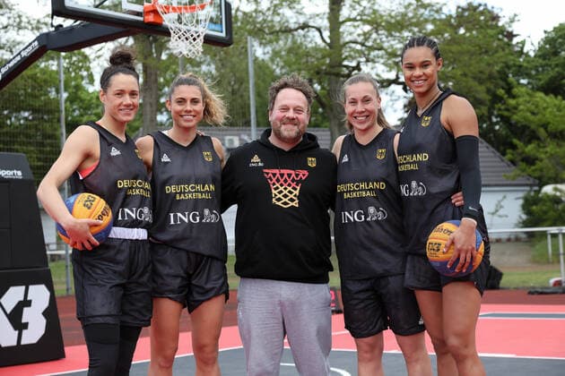 3x3 Damen Basketball Nationalmannschaft Medientraining, 21.05.2021 Stefanie Grigoleit, Theresa Simon, Matthias Weber, Svenja Brunckhorst, Satou Sabally, v.l. - 3x3 Damen Basketball Nationalmannschaft Medientraining 21.05.2021 in Düsseldorf. Copyright: xBEAUTIFULxSPORTS KennyxBeelex