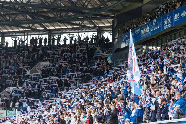 Bilder des Jahres 2021, Sport 05 Mai Sport Themen der Woche KW20 Rostock, Deutschland 22. Mai 2021: 3. Liga - 2020 2021 - FC Hansa Rostock vs. VfB Luebeck 7500 Fans feiern im Ostseestadion DFB regulations prohibit any use of photographs as image sequences and or quasi-video. Ostseestadion Mecklenburg-Vorpommern *** Rostock, Germany 22 May 2021 3 Liga 2020 2021 FC Hansa Rostock vs VfB Luebeck 7500 fans celebrate at Ostseestadion DFB regulations prohibit any use of photographs as image sequences and or quasi video Ostseestadion Mecklenburg Vorpommern Copyright: xFotostandx xVoelkerx