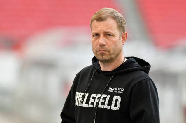 Trainer Coach Frank Kramer Arminia Bielefeld VfB Stuttgart vs DSC Arninia Bielefeld 22.05.2021 DFL DFB REGULATIONS PROHIBIT ANY USE OF PHOTOGRAPHS AS IMAGE SEQUENCES AND OR QUASI-VIDEO VfB Stuttgart vs DSC Arninia Bielefel