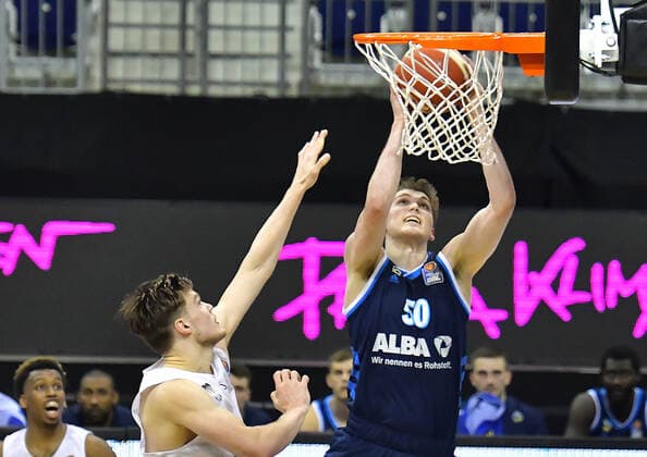 22.05.2021, xlakx, Basketball Playoff-Viertelfinale Spiel 2, Alba Berlin - Hamburg Towers emspor, v.l. Maik Kotsar (Hamburg Towers 11),Ben Lammers(Alba Berlin, No.50) Berlin