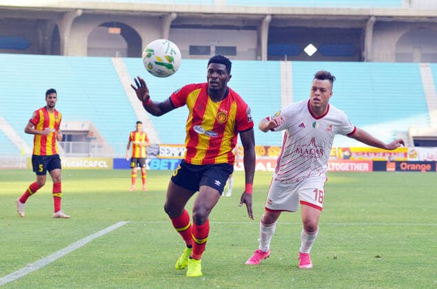 May 22, 2021, Rades, Tunis, Tunisia: Basit Abdul Khalid(L)EST player in action during the African Champions League quarter-final match between Esperance Sportive de Tunis (EST) and CR Belouizdad from Algeria at Rades stadiums Photo: Yassine Mahjoub. Rades Tunisia - ZUMAm107 20210522_zaf_m107_015 Copyright: xChokrixMahjoubx
