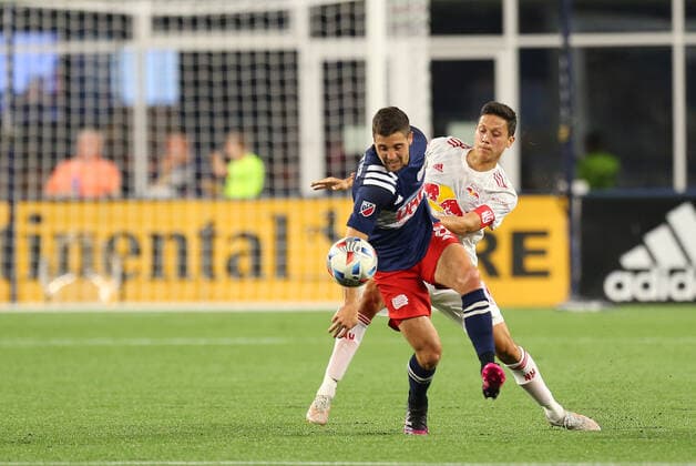 May 22, 2021; Foxborough, MA, USA; New England Revolution midfielder Matt Polster (8) and New York Red Bulls midfielder Sean Davis (27) in action during an MLS, Fussball Herren, USA match between New York Red Bulls Union and New England Revolution at Gillette Stadium. CSM Foxborough United States - ZUMAc04_ 20210522_zaf_c04_129 Copyright: xAnthonyxNesmithx
