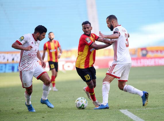 May 22, 2021, Tunis, Tunisia: Esperance Hamdou El Houni, and CR Belouizdad player Chamseddine Nessakh in action during the African Champions League quarter-final match between Esperance Sportive de Tunis (EST) and CR Belouizdad from Algeria at Rades stadiums. Tunis Tunisia - ZUMAs197 20210522_zaa_s197_236 Copyright: xJdidixWassimx