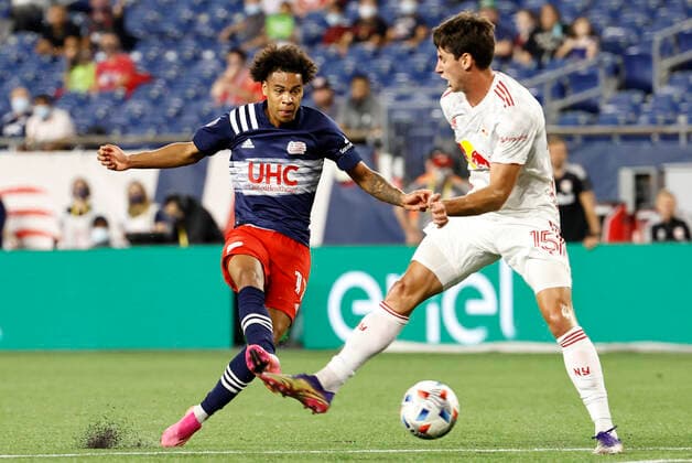 FOXBOROUGH, MA - MAY 22: New England Revolution forward Tajon Buchanan (17) shoots past New York Red Bulls defender Sean Nealis (15) during a match between the New England Revolution and the New York Red Bulls on May 22, 2021, at Gillette Stadium in Foxborough, Massachusetts. (Photo by Fred Kfoury III Icon Sportswire) SOCCER: MAY 22 MLS, Fussball Herren, USA - New York Red Bulls at New England Revolution Icon482210522014