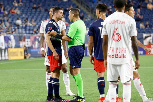 FOXBOROUGH, MA - MAY 22: New England Revolution midfielder Matt Polster (8) asks referee Jair Marrufo for a red card during a match between the New England Revolution and the New York Red Bulls on May 22, 2021, at Gillette Stadium in Foxborough, Massachusetts. (Photo by Fred Kfoury III Icon Sportswire) SOCCER: MAY 22 MLS, Fussball Herren, USA - New York Red Bulls at New England Revolution Icon482210522016