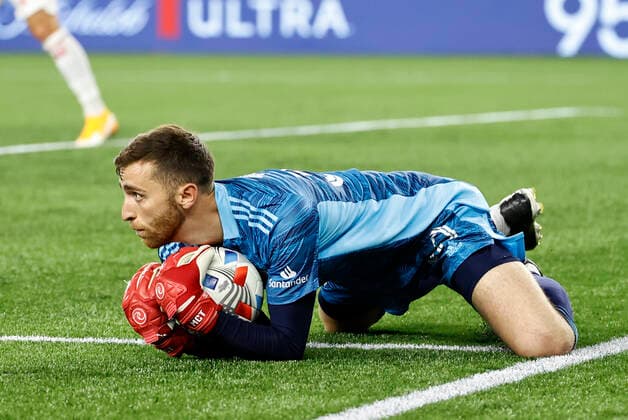 FOXBOROUGH, MA - MAY 22: New England Revolution goalkeeper Matt Turner (30) pounces on a loose ball during a match between the New England Revolution and the New York Red Bulls on May 22, 2021, at Gillette Stadium in Foxborough, Massachusetts. (Photo by Fred Kfoury III Icon Sportswire) SOCCER: MAY 22 MLS, Fussball Herren, USA - New York Red Bulls at New England Revolution Icon482210522030