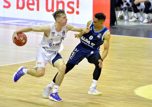 22.05.2021, xlakx, Basketball Playoff-Viertelfinale Spiel 2, Alba Berlin - Hamburg Towers emspor, v.l. Justus Hollatz (Hamburg Towers 21),Maodo Lo (Alba Berlin, No.0) Berlin