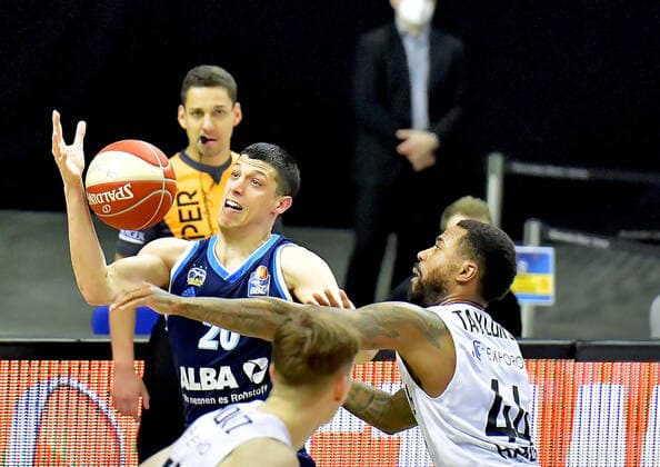 22.05.2021, xlakx, Basketball Playoff-Viertelfinale Spiel 2, Alba Berlin - Hamburg Towers emspor, v.l.Simone Fontecchio (Alba Berlin, No.20),Bryce Taylor (Hamburg Towers 44) Berlin