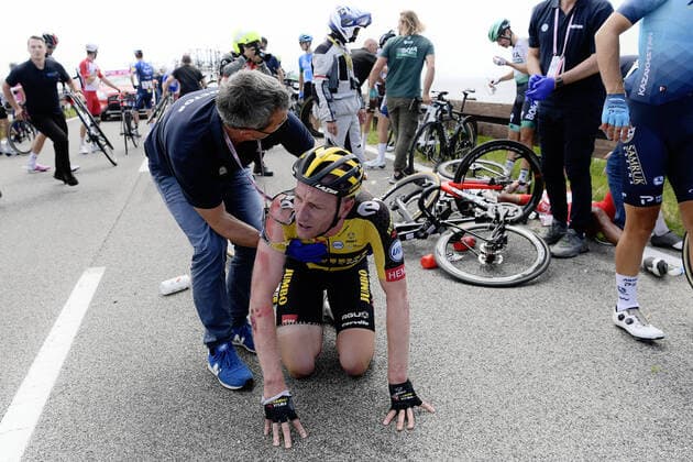 Bilder des Jahres 2021, Sport 05 Mai Sport Themen der Woche KW20 Sport Bilder des Tages Photo Fabio Ferrari LaPresse May 23, 2021 Italy Cycling Giro d Italia 2021 - 104th edition - Stage 15 - from Grado to Gorizia In the pic: VAN DER HOORN Taco (NED) (INTERMARCH& xc9; - WANTY - GOBERT MAT& xc9;RIAUX) after falling to the ground  Copyright: xFabioxFerrari LaPressex