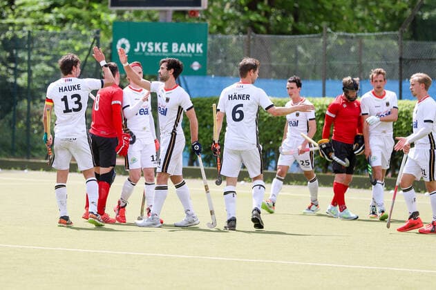 Hockey l I Herren I Saison 2021 I Länderspiel I Testspiel I Deutschland - Kanada I 23.05.2021 HAUKE Tobias (13, Deutschland) WINDFEDER Lukas (4, Deutschland) HÄNER Martin (6, Deutschland) beim Torjubel Hamburg UHC Arena Wesselblek Hamburg Deutschland Copyright: xLobeca RalfxHomburgx