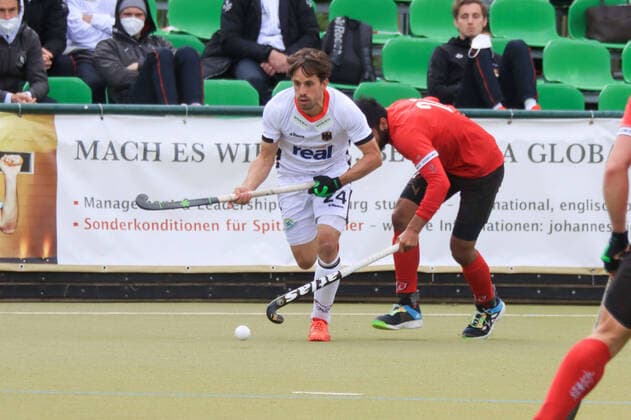 Hockey l I Herren I Saison 2021 I Länderspiel I Testspiel I Deutschland - Kanada I 23.05.2021 FÜRK Benedikt (24, Deutschland) SARMENTO Matthew (21, Kanada) Hamburg UHC Arena Wesselblek Hamburg Deutschland Copyright: xLobeca RalfxHomburgx
