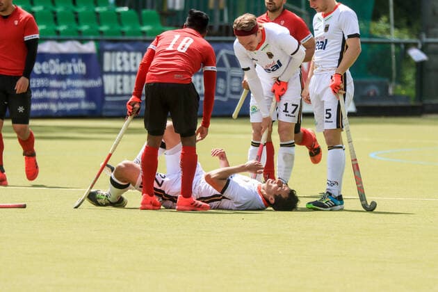 Hockey l I Herren I Saison 2021 I Länderspiel I Testspiel I Deutschland - Kanada I 23.05.2021 WALLACE James (18, Kanada) ORUZ Timur (27, Deutschland) RÜHR Christopher (17, Deutschland) MÜLLER Linus (5, Deutschland) Hamburg UHC Arena Wesselblek Hamburg Deutschland Copyright: xLobeca RalfxHomburgx