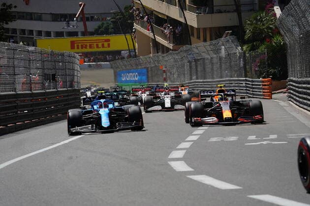 FORMULA 1 GRAND PRIX DE MONACO 2021, 20. - 23.05.2021 23.05.2021, Monaco Circuit, Monte Carlo, FORMULA 1 GRAND PRIX DE MONACO 2021, 20. - 23.05.2021 , im Bild Rennstart: Esteban Ocon (FRA 31), Alpine F1 Team, Sergio Perez (MEX 11), Red Bull Racing Honda