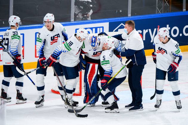 210523 Goalkeeper Anthony Stolarz of USA in pain during the 2021 IIHF Ice hockey, Eishockey World Championship, WM, Weltmeisterschaft game between Canada and USA on May 23, 2021 in Riga. Photo: Simon Hastegard BILDBYRAN kod SH SH0112 ishockey ice hockey ishockey-vm iihf ice hockey world championship canada kanada usa day 3 bbeng depp skada Copyright: SIMONxHASTEGARD BB210523SH205