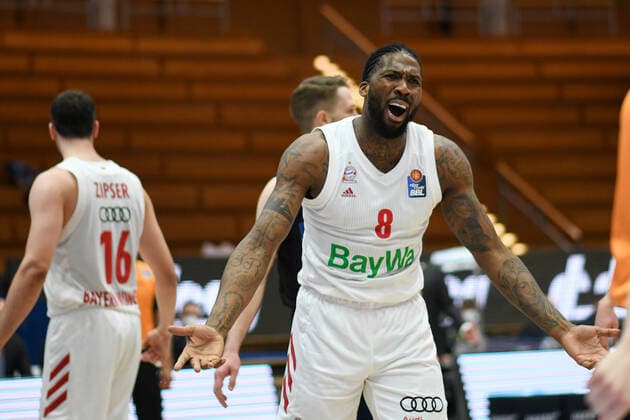 Jalen Reynolds (FC Bayern Muenchen Basketball) spricht mit dem Schiedsrichter, GER, HAKRO Merlins Crailsheim vs. FC Bayern Basketball, 23.05.2021, Play Off Viertelfinale Spiel 3, Basketball Bundesliga, Spielzeit 2020 2021. GER, HAKRO Merlins Crailsheim vs. FC Bayern Basketball, 23.05.2021, Play Off Viertelfinale Spiel 3, Basketball Bundesliga, Spielzeit 2020 2021 Crailsheim Copyright: xEibnerxPressefoto MichaelxMemmlerx EP_MMR