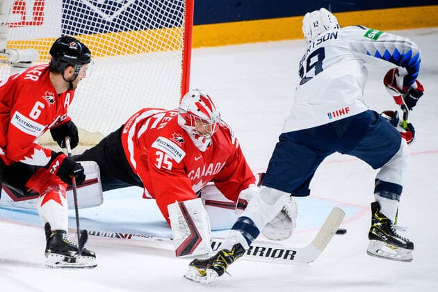 210523 Jason Robertson of USA against goalkeeper Darcy Kuemper of Canada during the 2021 IIHF Ice hockey, Eishockey World Championship, WM, Weltmeisterschaft game between Canada and USA on May 23, 2021 in Riga. Photo: Simon Hastegard BILDBYRAN kod SH SH0112 ishockey ice hockey ishockey-vm iihf ice hockey world championship canada kanada usa day 3 bbeng Copyright: SIMONxHASTEGARD BB210523SH228