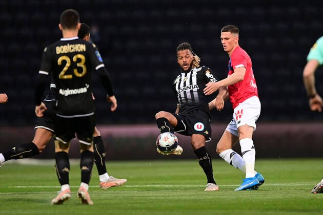 Sven Botman (Losc) vs Lois Diony (Angers) FOOTBALL : Sco Angers vs LOSC - 38e journee Ligue 1 Uber Eats - 23 05 2021 JBAutissier Panoramic 
