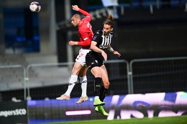 Burak Yilmaz (Losc) vs Mateo Pavlovic (Angers) FOOTBALL : Sco Angers vs LOSC - 38e journee Ligue 1 Uber Eats - 23 05 2021 JBAutissier Panoramic 