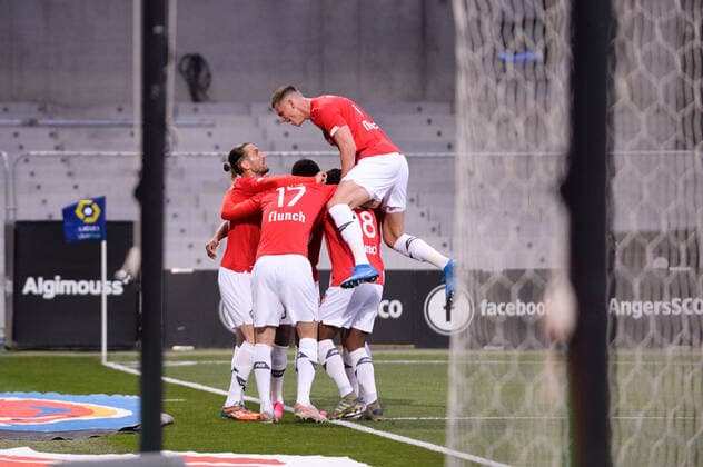 JOIE - FAIR PLAY - 12 YUSUF YAZICI (LIL) - 05 SVEN ADRIAAN BOTMAN (LIL) FOOTBALL : Angers vs Lille - Ligue 1 Uber Eats - 23 05 2021 FEP Panoramic 