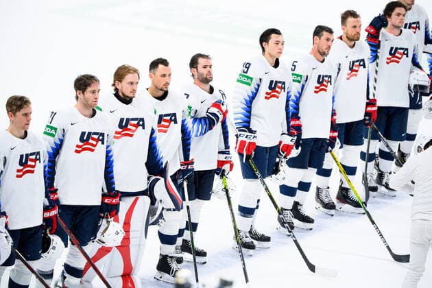 210523 Colin Blackwell of USA during the national anthem after the 2021 IIHF Ice hockey, Eishockey World Championship, WM, Weltmeisterschaft game between Canada and USA on May 23, 2021 in Riga. Photo: Simon Hastegard BILDBYRAN kod SH SH0112 ishockey ice hockey ishockey-vm iihf ice hockey world championship canada kanada usa day 3 bbeng jubel depp nationalsangen Copyright: SIMONxHASTEGARD BB210523SH249