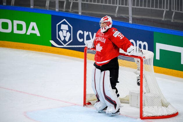 210523 Goalkeeper Darcy kuemper of Canada looks dejected after the 0-1 goal during the 2021 IIHF Ice hockey, Eishockey World Championship, WM, Weltmeisterschaft game between Canada and USA on May 23, 2021 in Riga. Photo: Simon Hastegard BILDBYRAN kod SH SH0112 ishockey ice hockey ishockey-vm iihf ice hockey world championship canada kanada usa day 3 bbeng Copyright: SIMONxHASTEGARD BB210523SH252