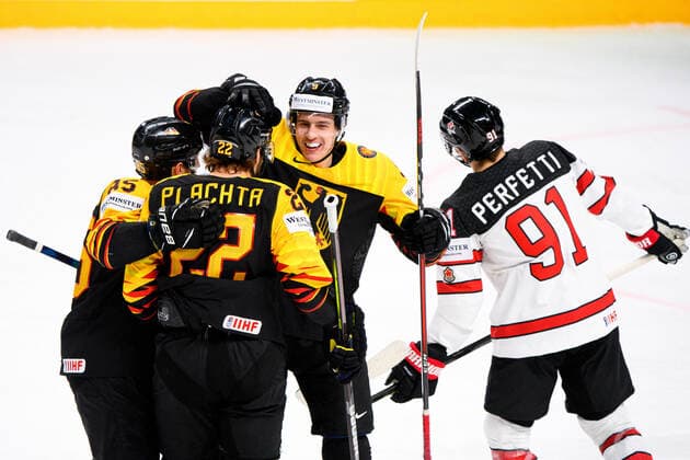 210524 Matthias Plachta, Marcel Brandt and Leon Gawanke of Germany celebrate the 2-0 goal during the 2021 IIHF Ice hockey, Eishockey World Championship, WM, Weltmeisterschaft game between Germany and Canada on May 24, 2021 in Riga. Photo: Simon Hastegard BILDBYRAN kod SH SH0113 ishockey ice hockey ishockey-vm iihf ice hockey world championship germany tyskland canada kanada day 4 bbeng jubel Copyright: SIMONxHASTEGARD BB210524SH042