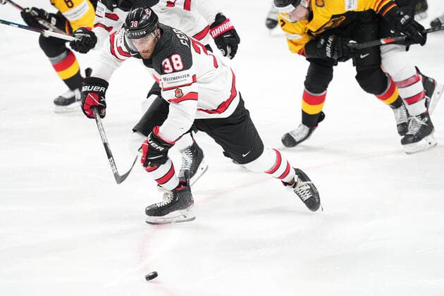 24.05.2021, Riga, Arena Riga, Germany vs Canada (2021 IIHF Ice hockey, Eishockey World Championship, WM, Weltmeisterschaft , 38 Mario Ferraro (Canada) chaising the puck Riga Riga Latvia Copyright: xJustPictures.ch JarixPestelaccix