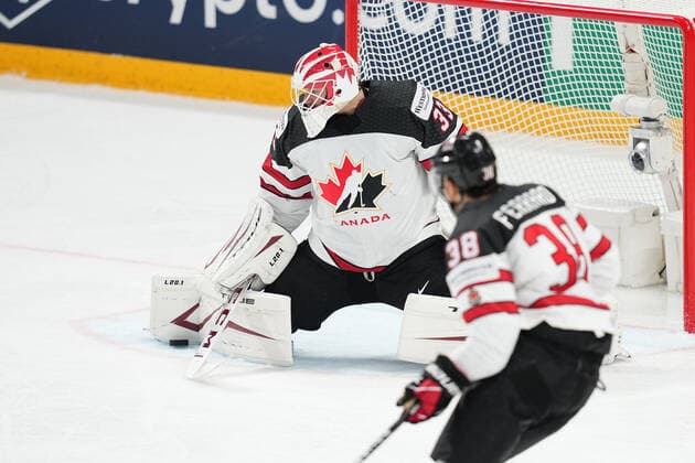 24.05.2021, Riga, Arena Riga, Germany vs Canada (2021 IIHF Ice hockey, Eishockey World Championship, WM, Weltmeisterschaft , leg save for goalkeeper Adin Hill (Canada) Riga Riga Latvia Copyright: xJustPictures.ch JarixPestelaccix