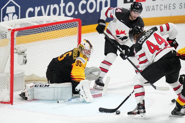 24.05.2021, Riga, Arena Riga, Germany vs Canada (2021 IIHF Ice hockey, Eishockey World Championship, WM, Weltmeisterschaft , 44 Maxime Comtois (Canada) try to scores the 2-2 without success goalkeeper Mathias Niederberger (Germany) Riga Riga Latvia Copyright: xJustPictures.ch JarixPestelaccix