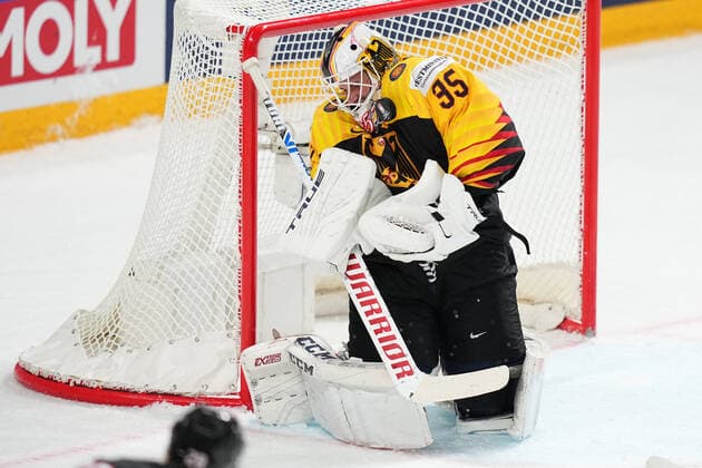 24.05.2021, Riga, Arena Riga, Germany vs Canada (2021 IIHF Ice hockey, Eishockey World Championship, WM, Weltmeisterschaft , goalkeeper Mathias Niederberger (Germany) shoulder save Riga Riga Latvia Copyright: xJustPictures.ch JarixPestelaccix