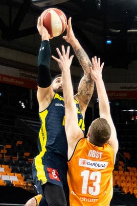Martin Breunig (EWE Baskets Oldenburg 12), Andreas Obst (Ratiopharm Ulm 13) Ratiopharm Ulm vs. EWE Baskets Oldenburg, Playoffs Spiel 3, Viertelfinale, Saison 2020 21, 24.05.2021 Ratiopharm Ulm vs. EWE Baskets Oldenburg, Playoffs Spiel 3, Viertelfinale Neu-Ulm Copyright: xEibner-Pressefoto RogerxBuerkex EP_EER