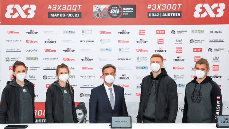 BASKETBALL - FIBA 3x3 Olympic Qualifying GRAZ,AUSTRIA,25.MAY.21 - BASKETBALL - FIBA 3x3 Olympic Qualifying, preview, press conference, PK, Pressekonferenz Image shows Sarah Sagerer, Camilla Neumann (AUT), mayor Siegfried Nagl (Graz), Mathias Linortner and Moritz Lanegger (AUT).  GEPAxpictures xMarioxBuehner