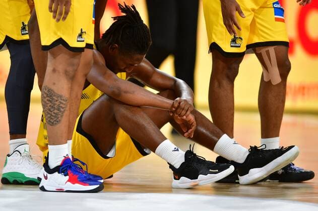 BAMBERG 25.05.2021 --- Basketball ---- easycredit 1. Basketball Bundesliga ---- 4. Playoff-Viertelfinalspiel: Brose Bamberg vs MHP Riesen Ludwigsburg --- Jaleen Smith (3, MHP Riesen Ludwigsburg) sitzt auf dem Boden --- Foto: Hans-Martin Issler isslerimages ---- Brose Bamberg vs MHP Riesen Ludwigsburg