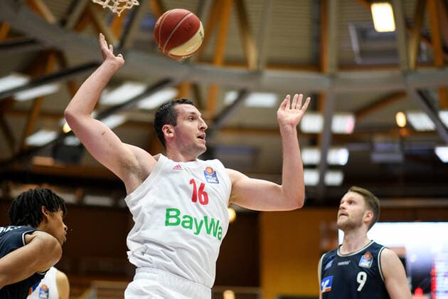 Paul Zipser (FC Bayern Muenchen Basketball) am Ball, GER, HAKRO Merlins Crailsheim vs. FC Bayern Basketball, 25.05.2021, Play Off Viertelfinale Spiel 4, Basketball Bundesliga, Spielzeit 2020 2021. GER, HAKRO Merlins Crailsheim vs. FC Bayern Basketball, 25.05.2021, Play Off Viertelfinale Spiel 4, Basketball Bundesliga, Spielzeit 2020 2021 Crailsheim Copyright: xEibnerxPressefoto MichaelxMemmlerx EP_MMR
