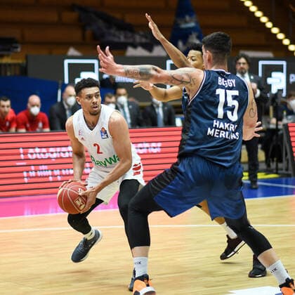 Wade Baldwin (FC Bayern Muenchen Basketball) im Zweikampf mit Bogdan Radosavljevic (HAKRO Merlins Crailsheim), GER, HAKRO Merlins Crailsheim vs. FC Bayern Basketball, 25.05.2021, Play Off Viertelfinale Spiel 4, Basketball Bundesliga, Spielzeit 2020 2021. GER, HAKRO Merlins Crailsheim vs. FC Bayern Basketball, 25.05.2021, Play Off Viertelfinale Spiel 4, Basketball Bundesliga, Spielzeit 2020 2021 Crailsheim Copyright: xEibnerxPressefoto MichaelxMemmlerx EP_MMR