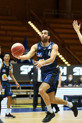 Elias Lasisi (HAKRO Merlins Crailsheim) am Ball, GER, HAKRO Merlins Crailsheim vs. FC Bayern Basketball, 25.05.2021, Play Off Viertelfinale Spiel 4, Basketball Bundesliga, Spielzeit 2020 2021. GER, HAKRO Merlins Crailsheim vs. FC Bayern Basketball, 25.05.2021, Play Off Viertelfinale Spiel 4, Basketball Bundesliga, Spielzeit 2020 2021 Crailsheim Copyright: xEibnerxPressefoto MichaelxMemmlerx EP_MMR