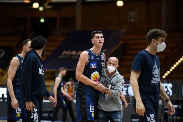 Bogdan Radosavljevic (HAKRO Merlins Crailsheim) ist enttaeuscht ueber die Niederlage, GER, HAKRO Merlins Crailsheim vs. FC Bayern Basketball, 25.05.2021, Play Off Viertelfinale Spiel 4, Basketball Bundesliga, Spielzeit 2020 2021. GER, HAKRO Merlins Crailsheim vs. FC Bayern Basketball, 25.05.2021, Play Off Viertelfinale Spiel 4, Basketball Bundesliga, Spielzeit 2020 2021 Crailsheim Copyright: xEibnerxPressefoto MichaelxMemmlerx EP_MMR