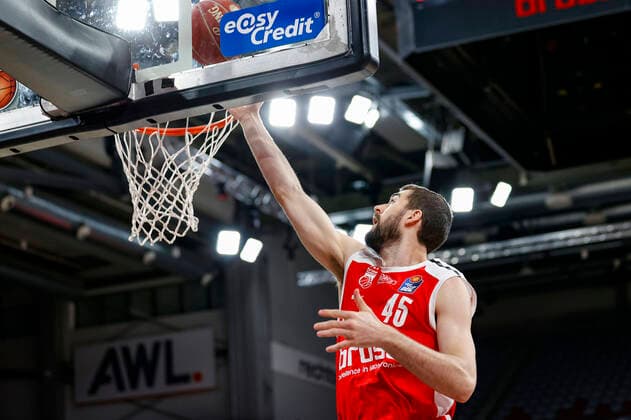 David Kravish (Brose Bamberg, 45) Brose Bamberg - MHP Riesen Ludwigsburg - easyCredit-BBL - Basketball Bundesliga - Basketball Saison 2020 21 Playoff-Viertelfinale Spiel 4 , Playoffs, 25.05.2021 Bamberg, Brose Arena Copyright: DanielxLöb