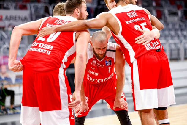 Mitte Alex Ruoff (Brose Bamberg, 07) Brose Bamberg - MHP Riesen Ludwigsburg - easyCredit-BBL - Basketball Bundesliga - Basketball Saison 2020 21 Playoff-Viertelfinale Spiel 4 , Playoffs, 25.05.2021 Bamberg, Brose Arena Copyright: DanielxLöb